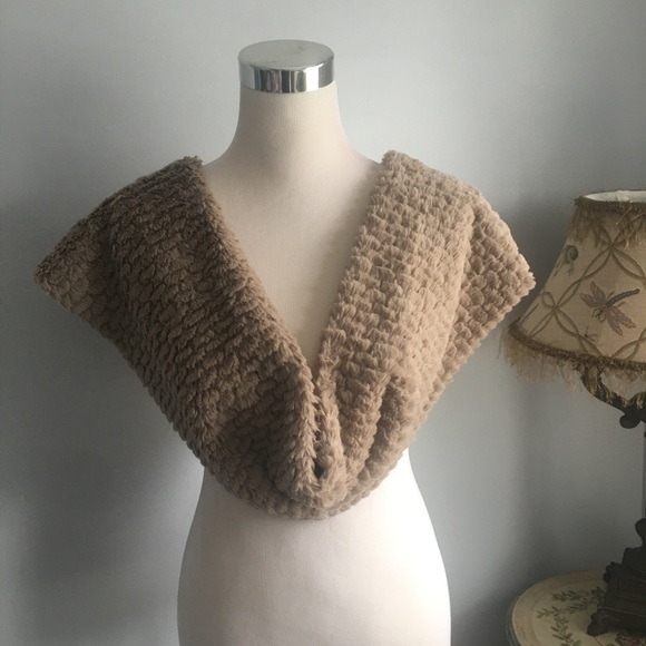 Infinity Scarf Beige RED Saks Fifth Ave Faux Fur - Picture 2 of 5